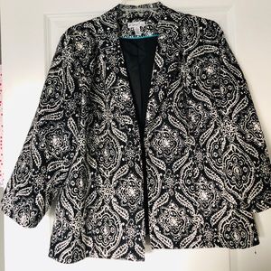 Black and White 3/4 length sleeve jacket
